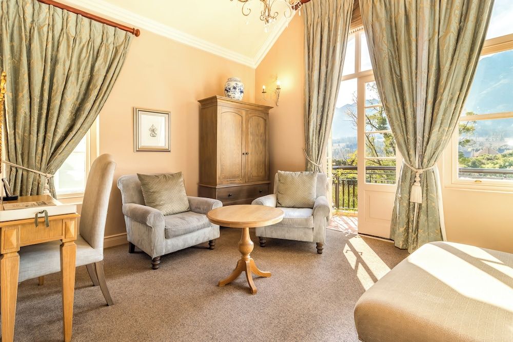 L'ermitage - Franschhoek Chateau & Villas Honeymoon Suite, Lake View 13