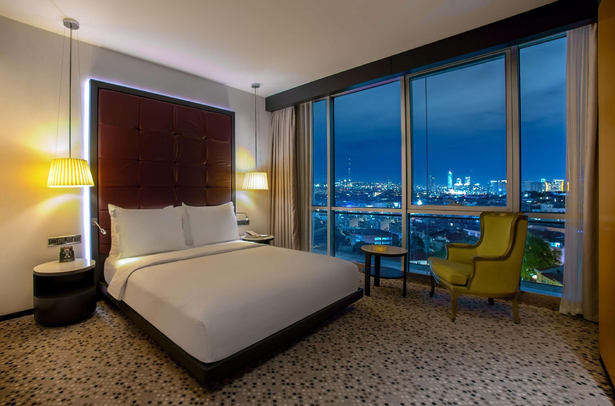 Doubletree by Hilton Istanbul Moda King Guest Room with City View 2