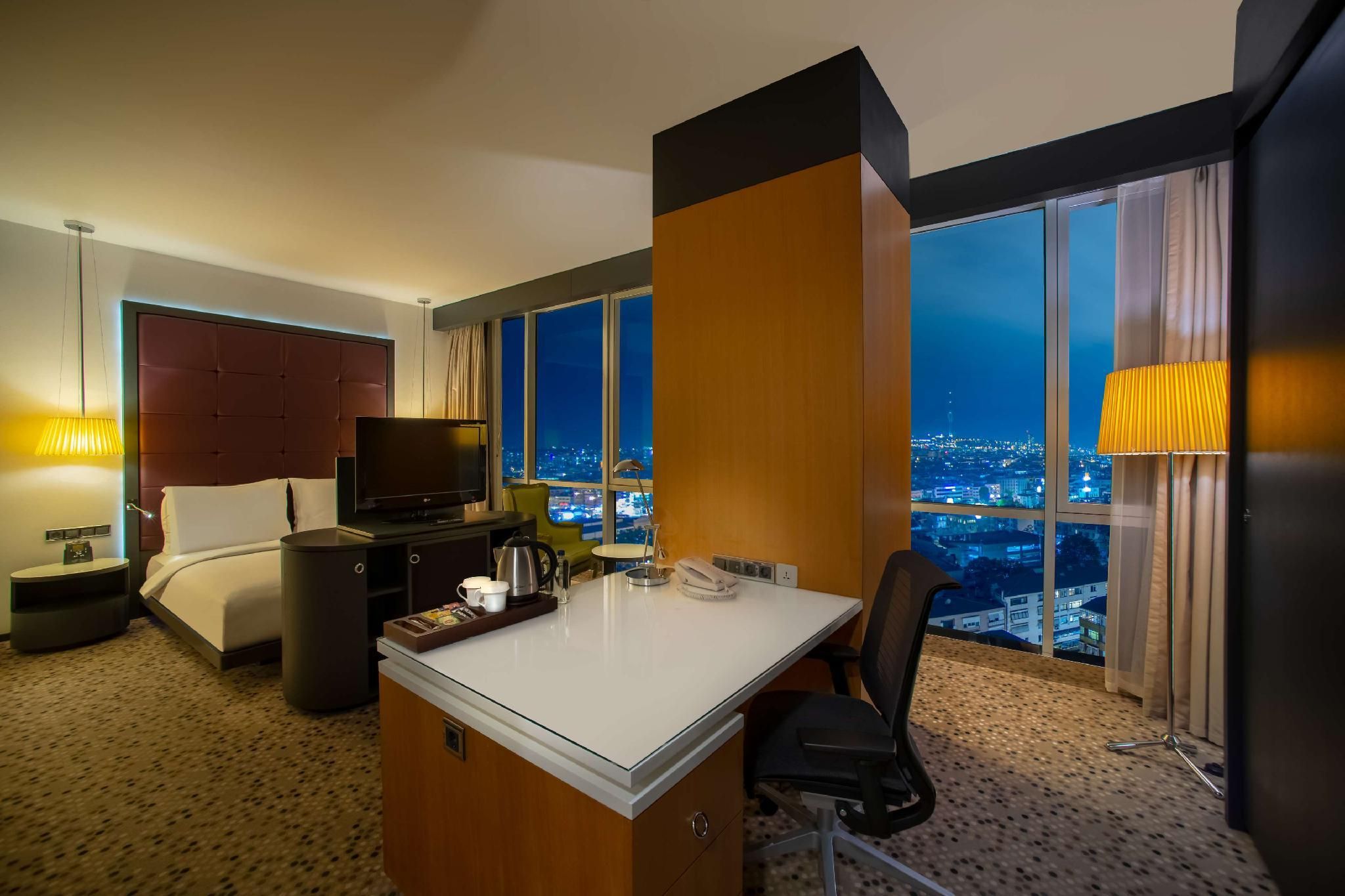 King Deluxe With Historic Peninsula Sea View