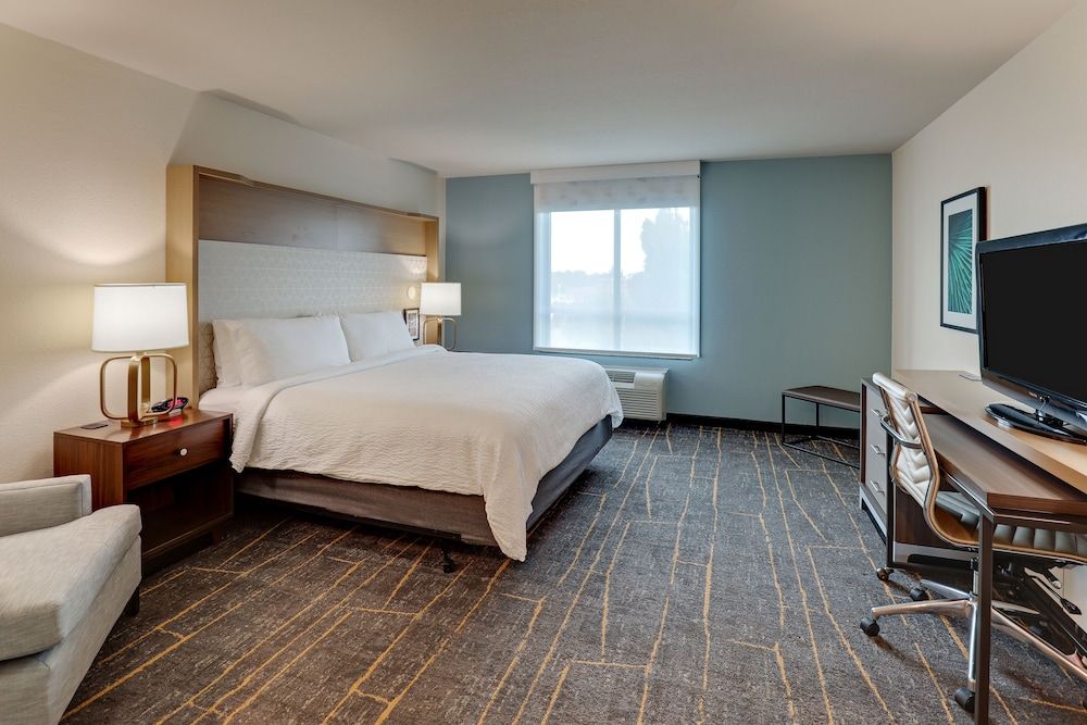 Standard Room, 1 King Bed, Accessible (Mobility, Roll In Shower)