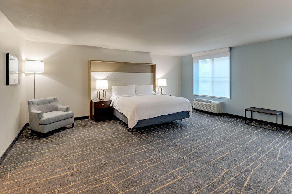 Standard Room, 1 King Bed, Accessible (Communications, Accessible Tub)