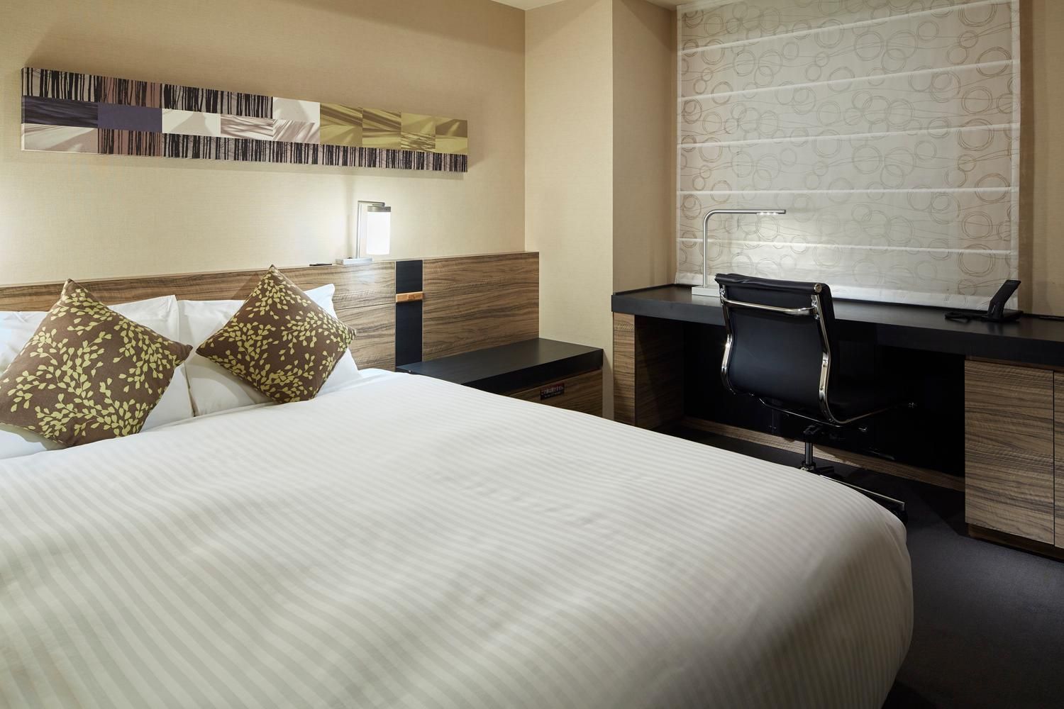 Moderate Queen Room for 1 Person - Non-Smoking