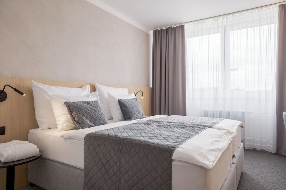 undefined Hotel Vista 4