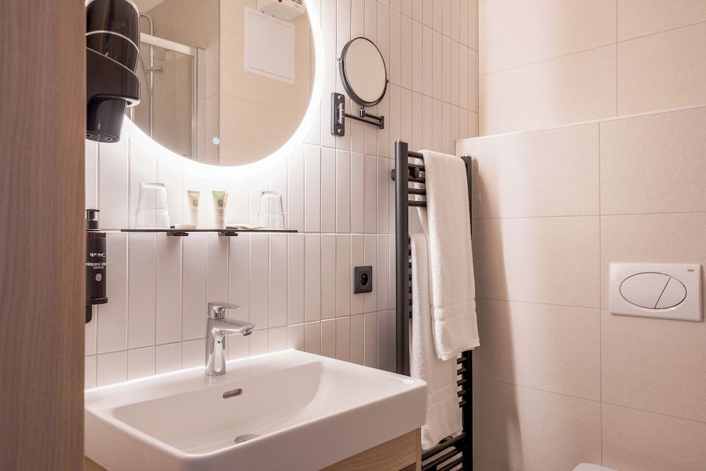 Hotel Vista Deluxe Room 4