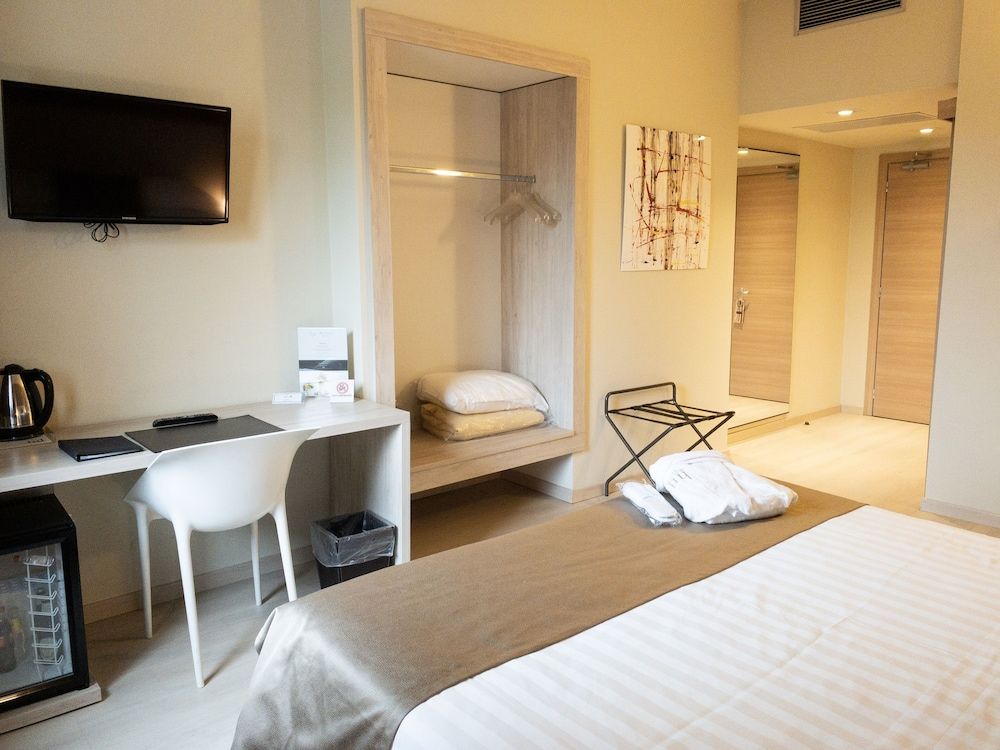 Helios Hotel Monza Superior Room, 1 Double Bed 2