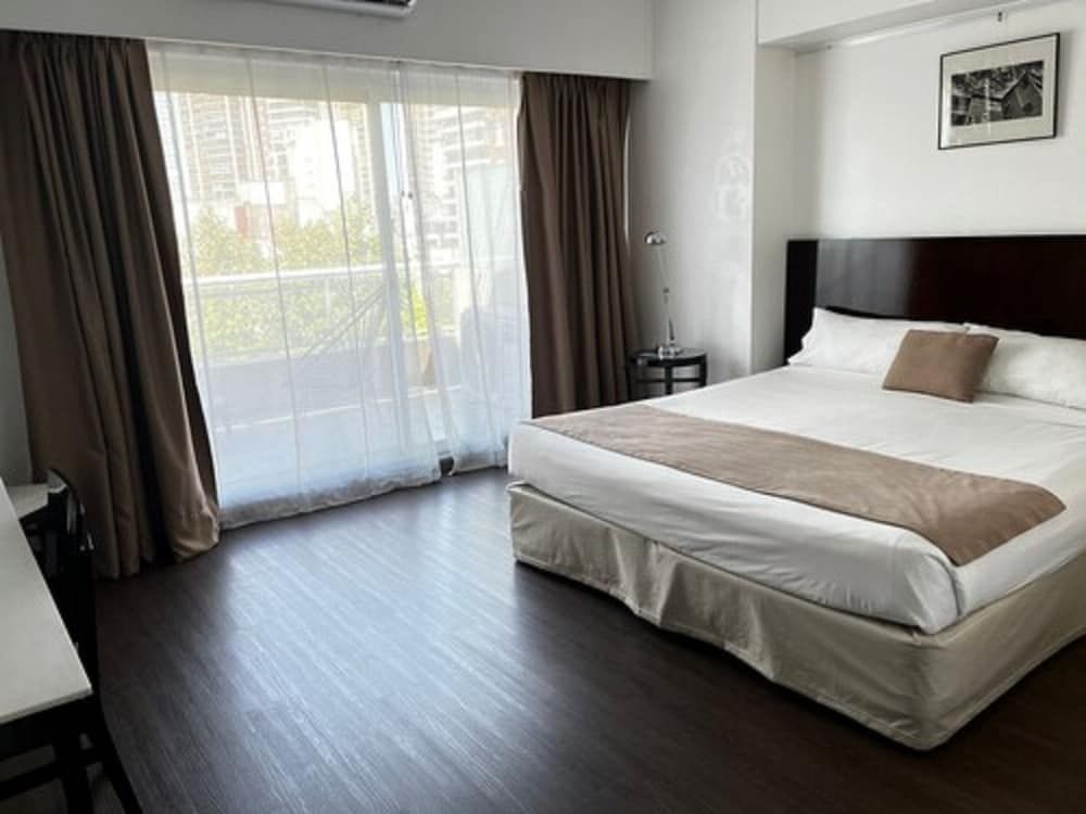 Suite, 1 King Bed, Balcony