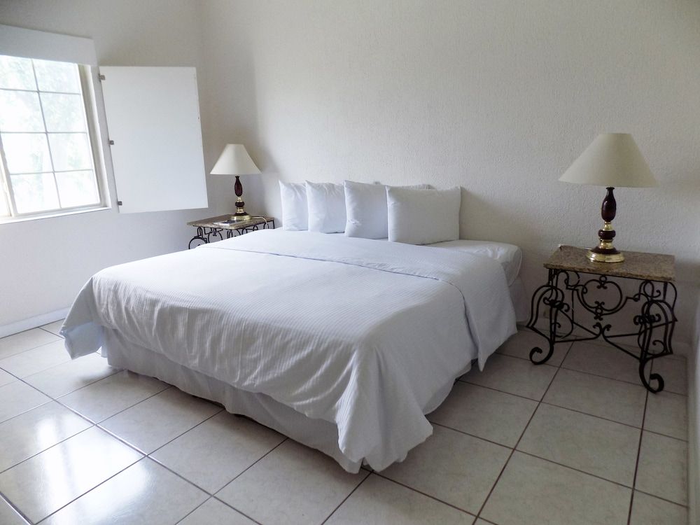 Hotel Las Palomas Tepic Express Standard Room, 1 King Bed, Non Smoking 3