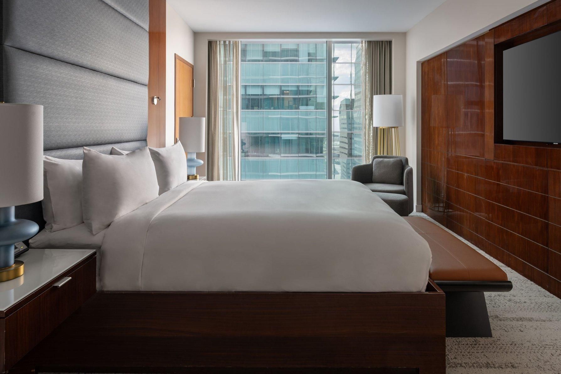 1 Bedroom Junior Suite, 1 King, City view