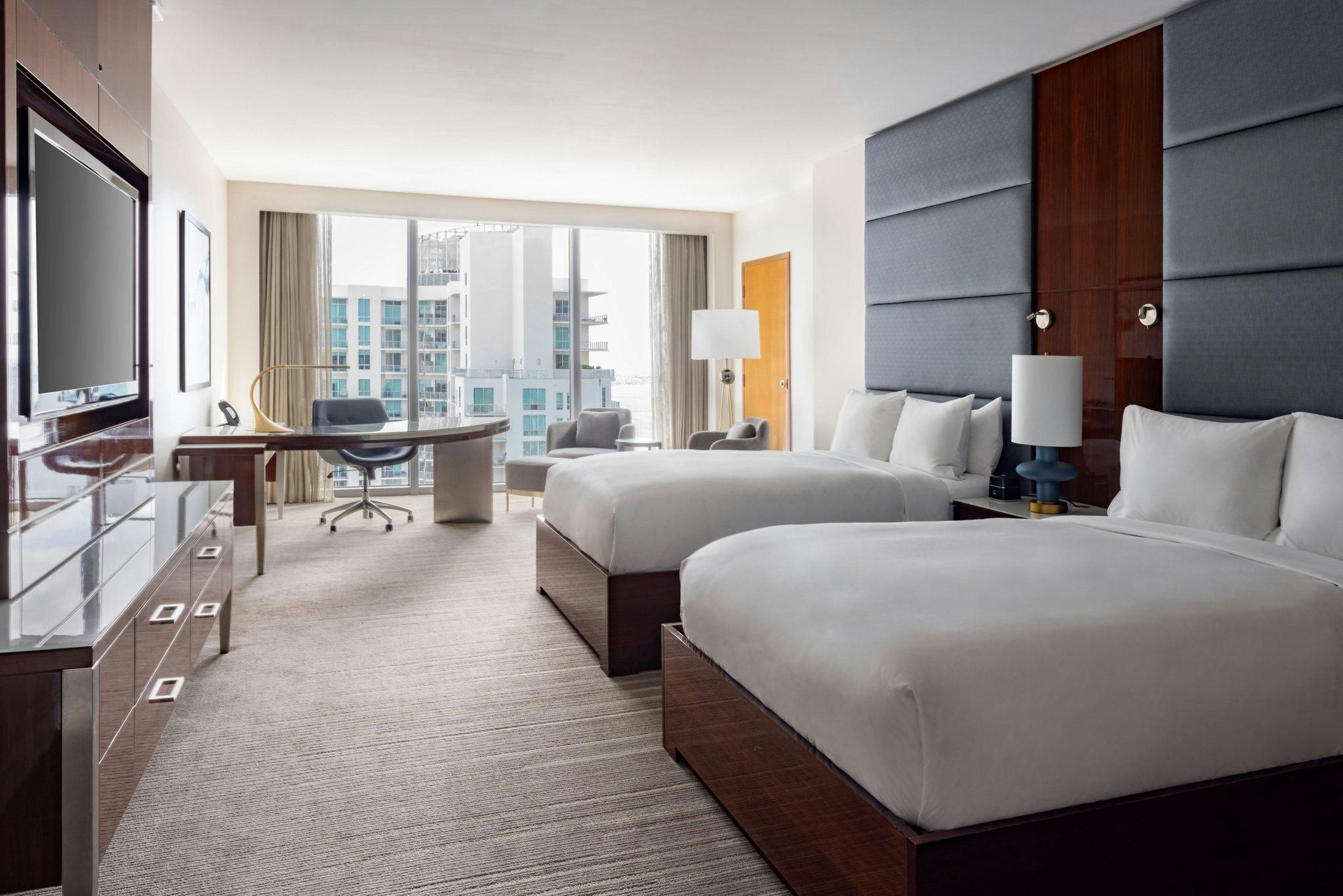 Deluxe Guest room, 2 Double, City view