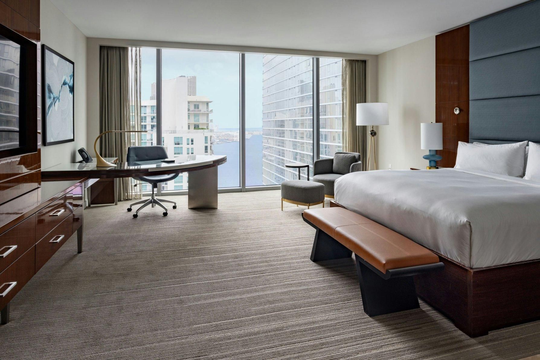Bay, Concierge Lounge Access, Guest Room, 2 Double, Partial Water View