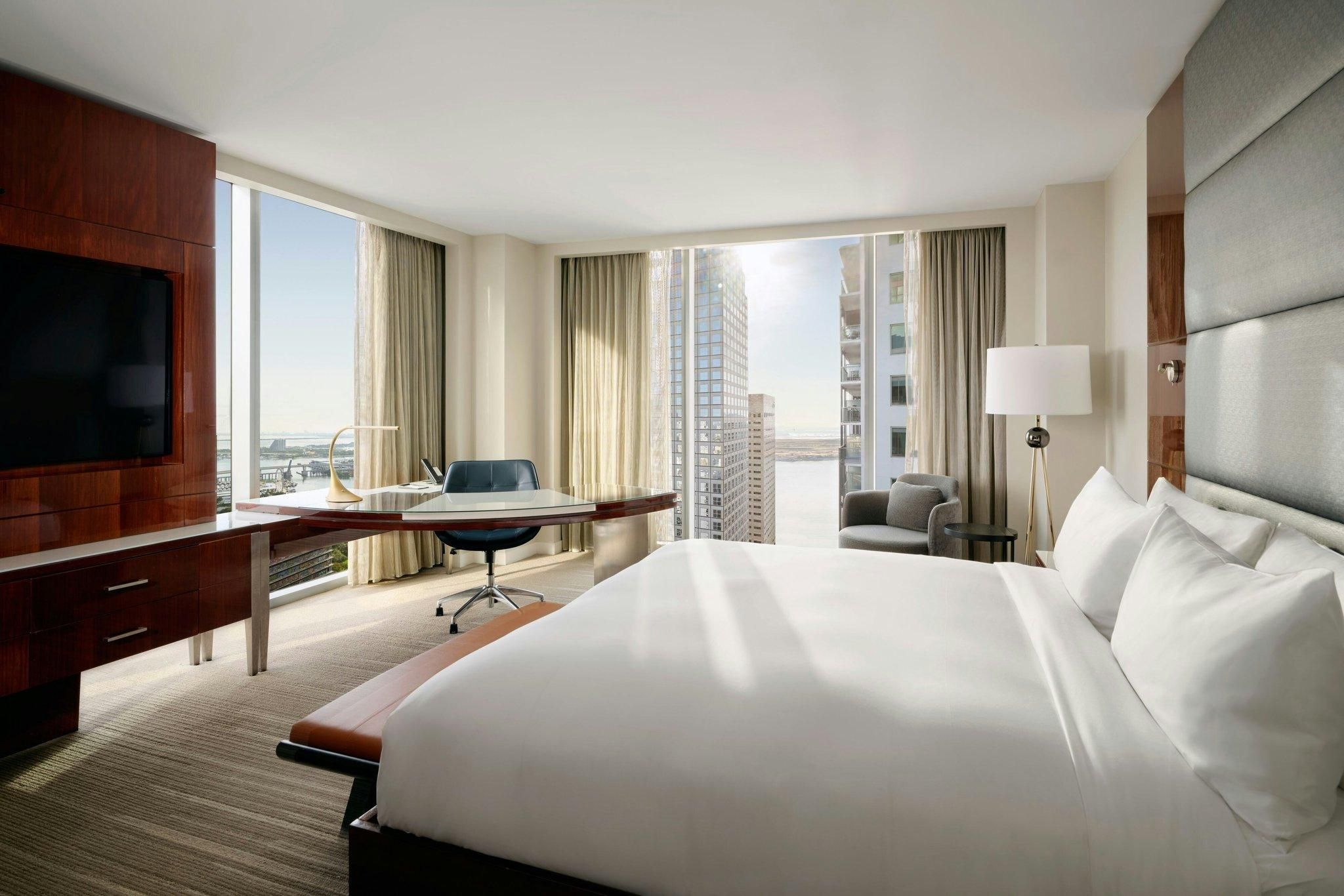 Bay, Guest Room, 1 King, Partial Water View
