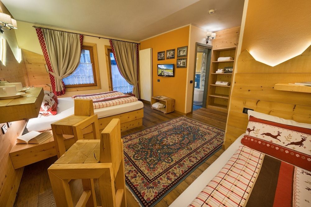 Hotel Astra Superior Room, Jetted Tub, Mountain View 4