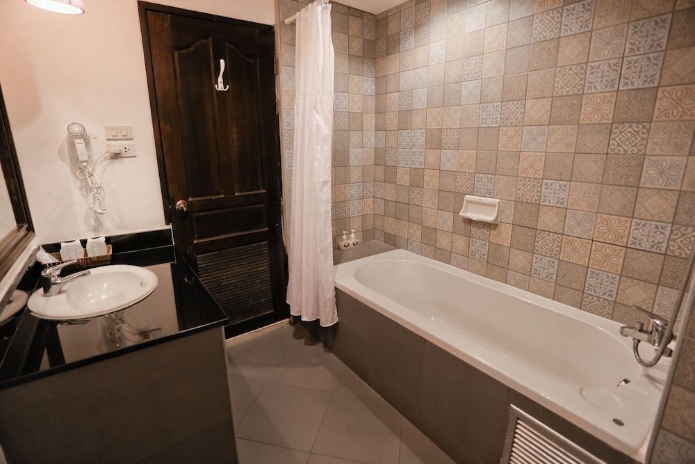 Eurana Boutique Hotel Deluxe Twin Room 8