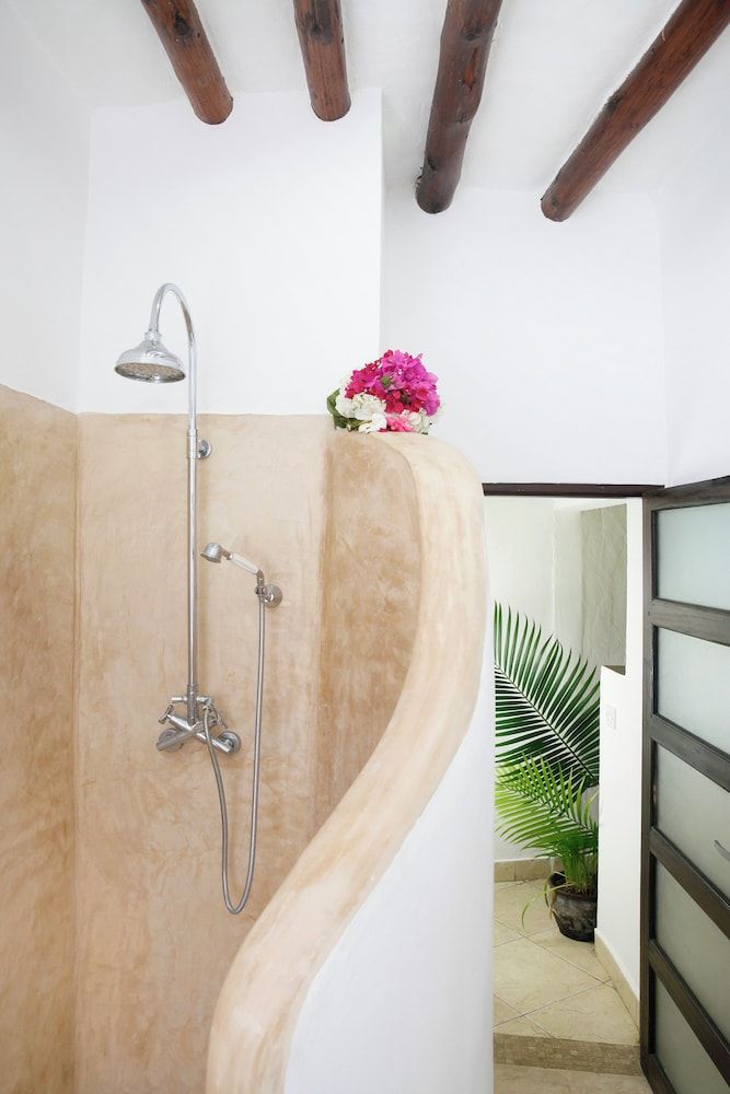 Temple Point Resort Deluxe Room 7