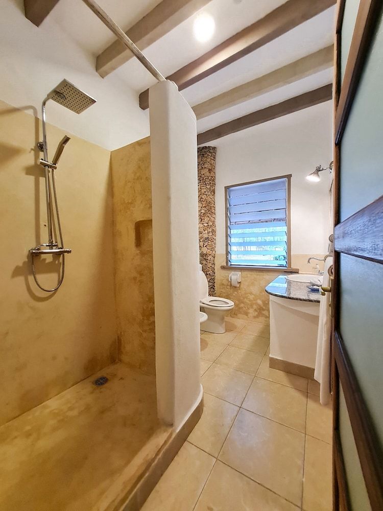 Temple Point Resort Superior Room 9