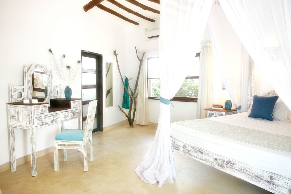 Temple Point Resort Deluxe Room 5