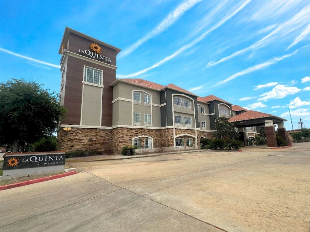 undefined La Quinta Inn & Suites by Wyndham Houston Energy Corridor 6