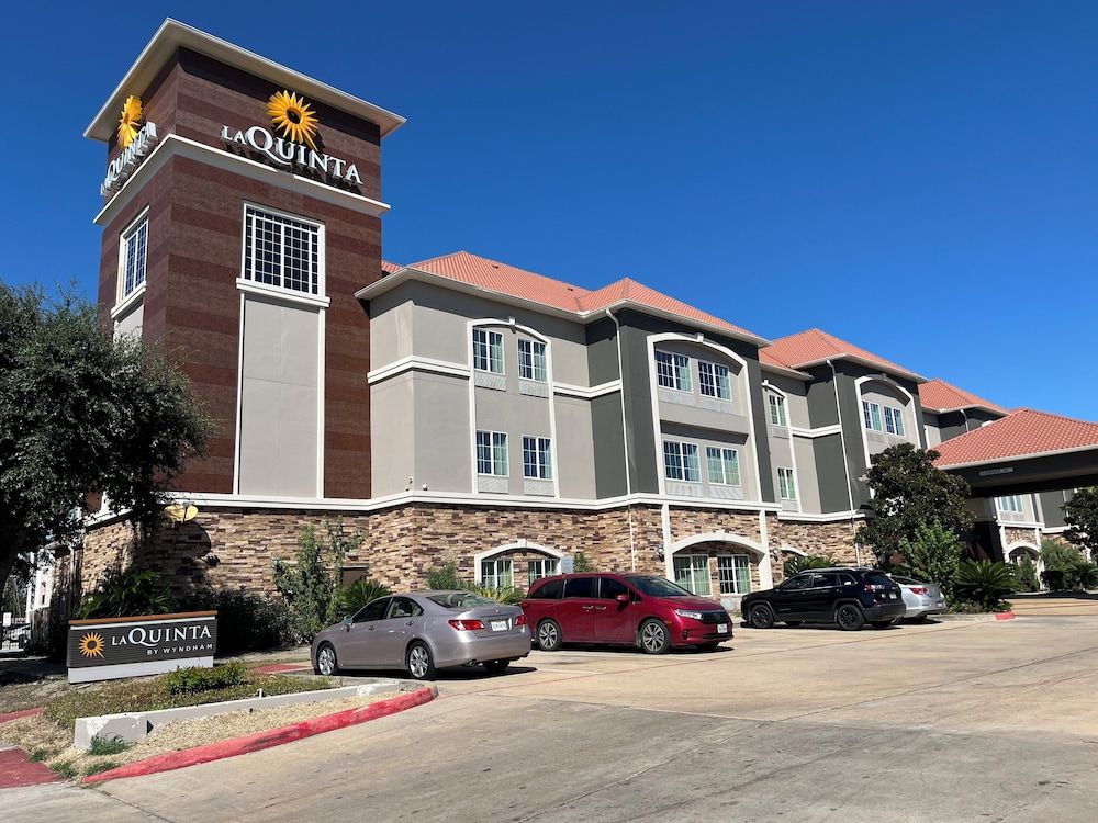 undefined La Quinta Inn & Suites by Wyndham Houston Energy Corridor 10