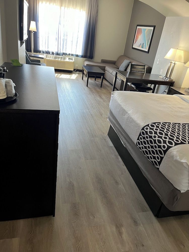 undefined La Quinta Inn & Suites by Wyndham Houston Energy Corridor 5