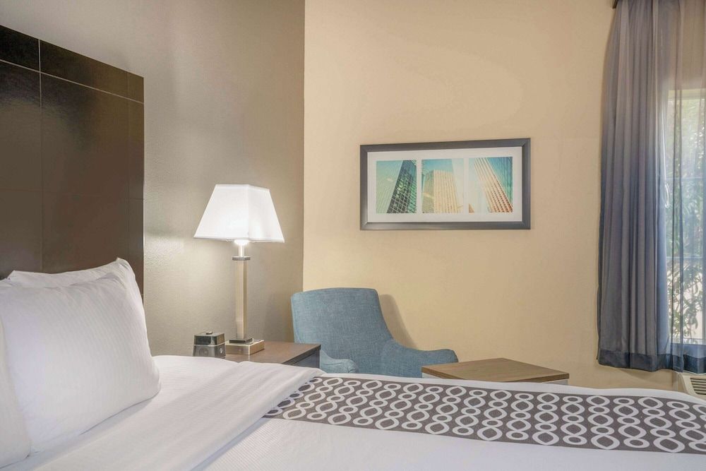undefined La Quinta Inn & Suites by Wyndham Houston Energy Corridor 3