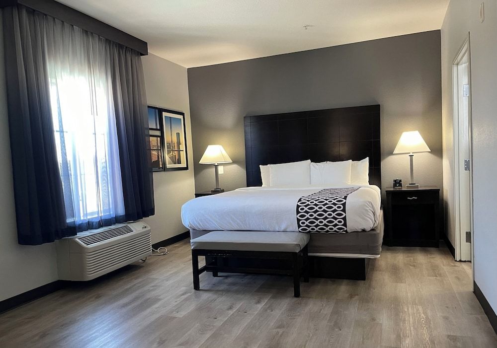 undefined La Quinta Inn & Suites by Wyndham Houston Energy Corridor 4