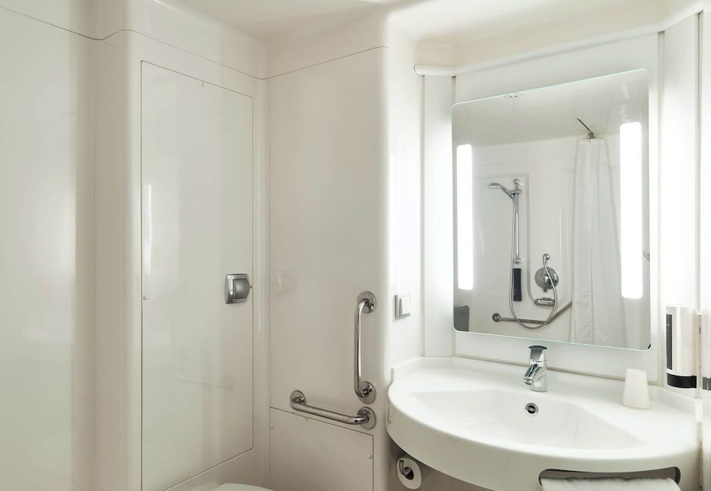 B&B HOTEL Orly Rungis Aéroport 3 étoiles Double Room, Mobility Accessible 3