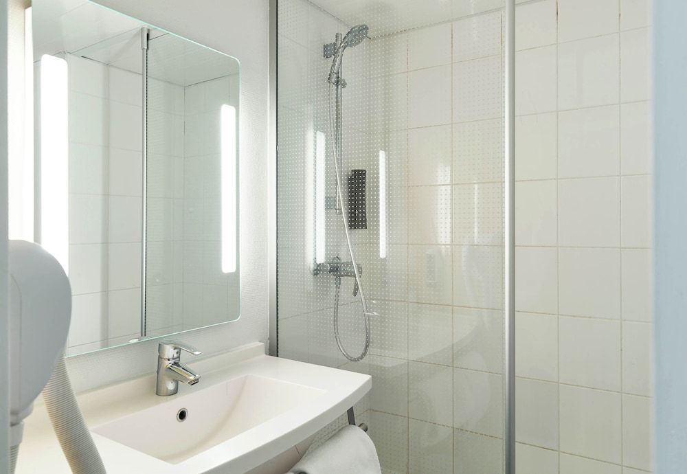 B&B HOTEL Orly Rungis Aéroport 3 étoiles Double Room, Mobility Accessible 2