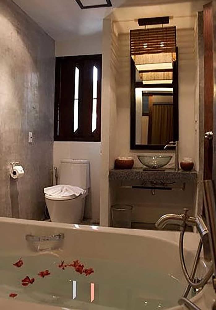 De Lanna Hotel Junior Suite, 1 King Bed 8