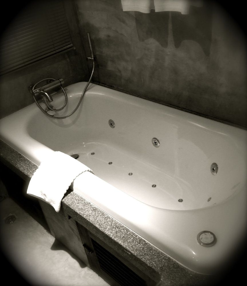 De Lanna Hotel Junior Suite, 1 King Bed 9