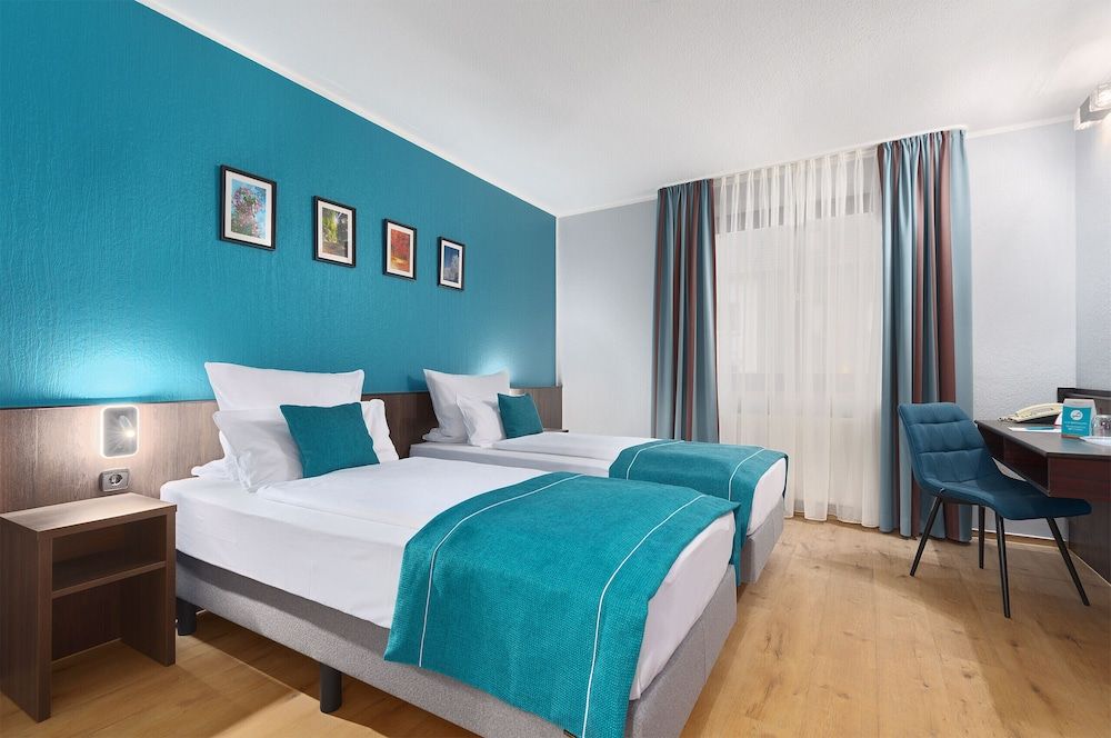 Trip Inn City Hotel Krefeld Standard Family Room 5