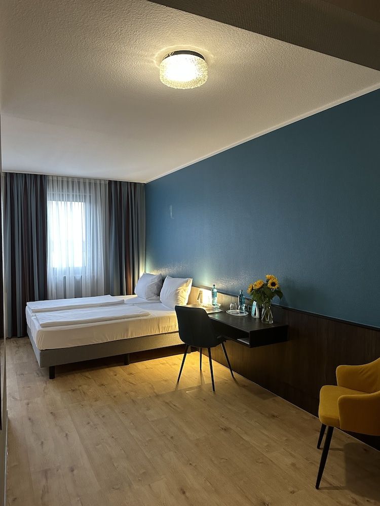 Trip Inn City Hotel Krefeld Standard Family Room 6