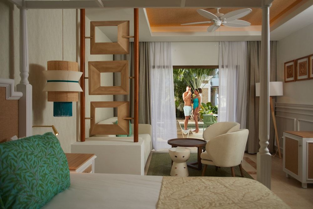Junior Suite (Deluxe Swim Up)