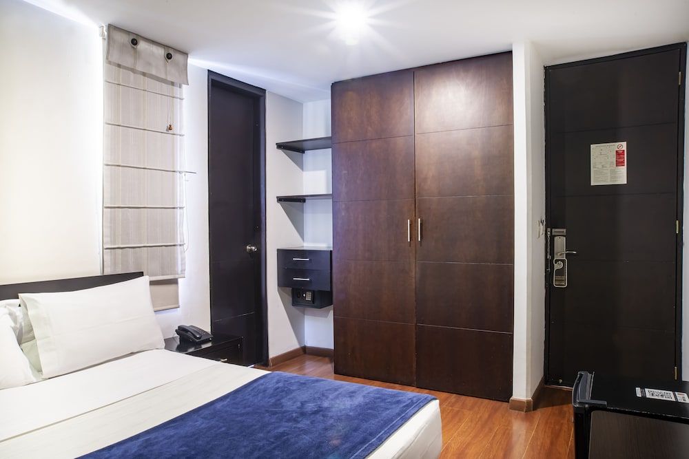 Hotel Santa Barbara Real Standard Double Room 8