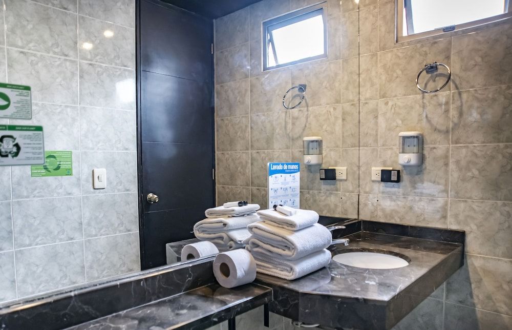 Hotel Santa Barbara Real Business Room 9