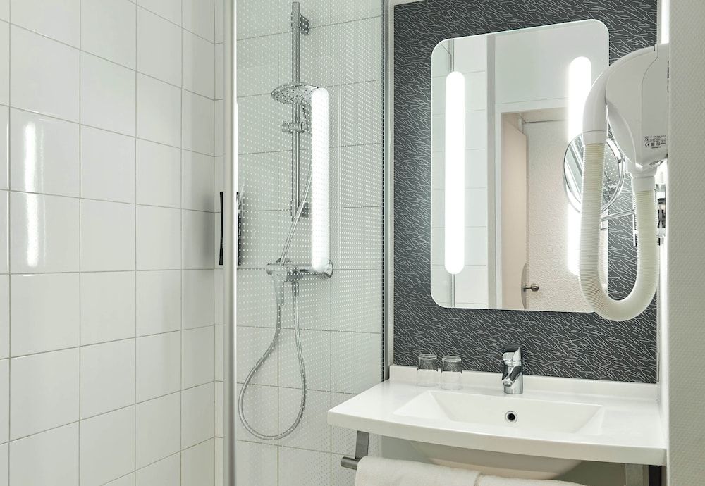 B&B HOTEL Versailles Le Chesnay Comfort Double Room, Non Smoking 5