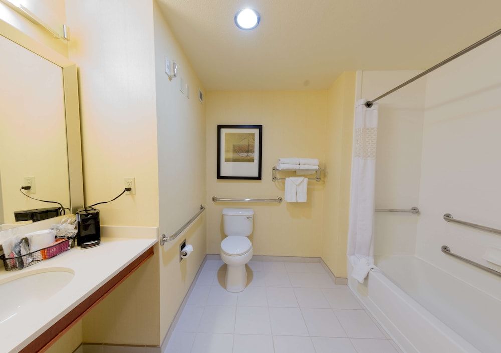 Studio Suite, 1 King Bed, Refrigerator & Microwave