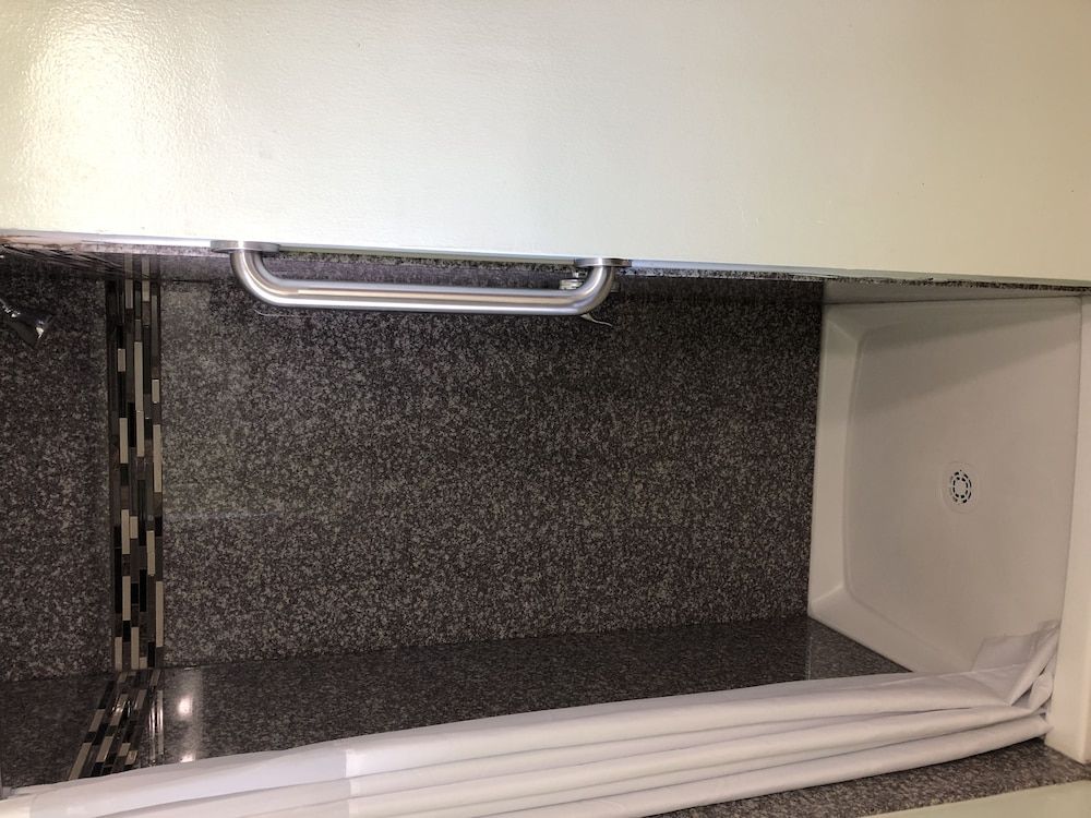 Klamath Motor Lodge Standard Room, 2 Queen Beds 15