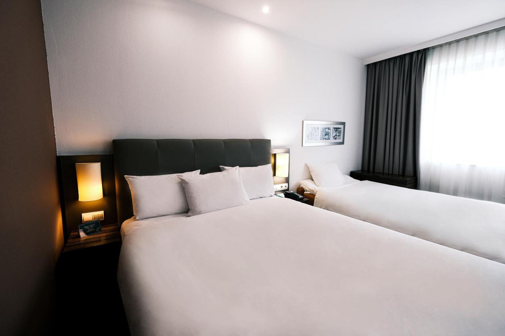 1 Double Standard Sofa Bed Non Smoking