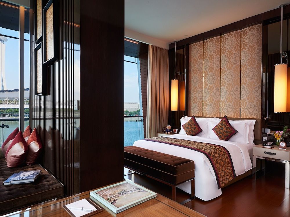 Suite, 1 King Bed (Theme)