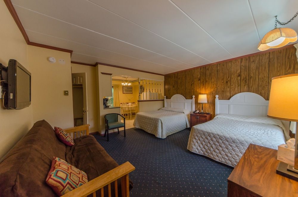 Hyland Motor Inn Deluxe Studio, Kitchen 2