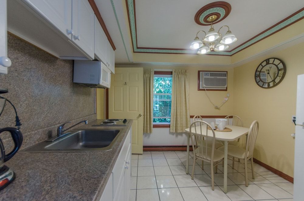 Hyland Motor Inn Deluxe Studio, Kitchen 7