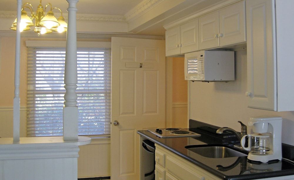 Hyland Motor Inn Deluxe Studio, Kitchen 6