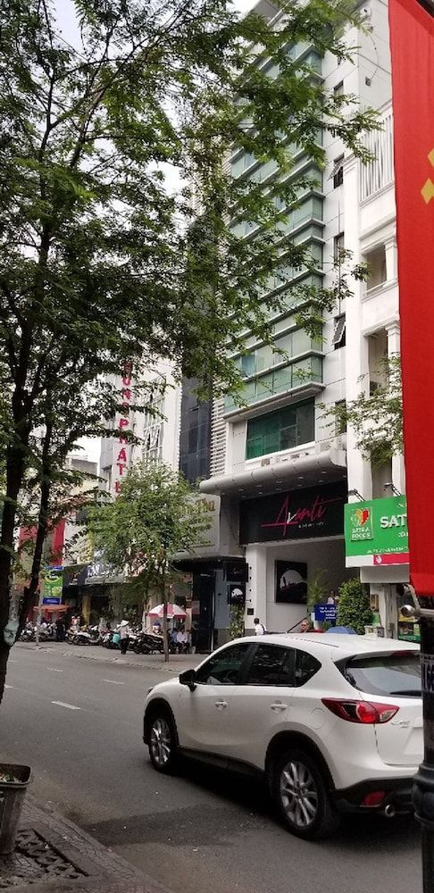 undefined Avanti Boutique 7