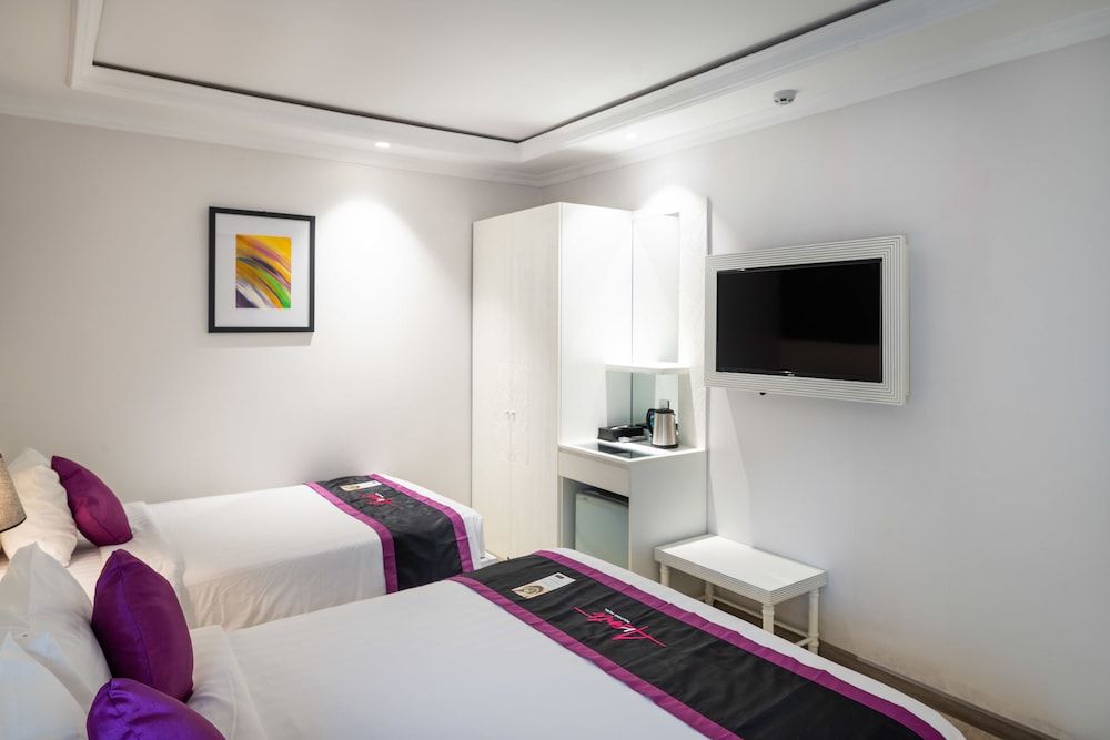 undefined Avanti Boutique 3