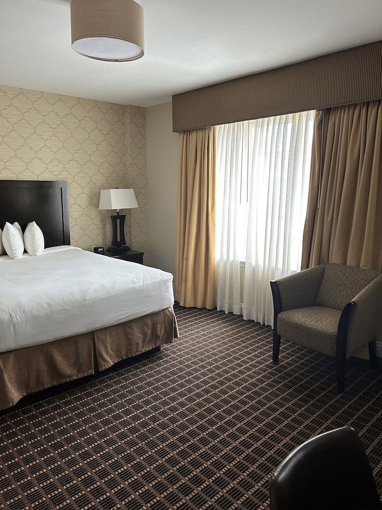 American Hotel Standard Room 5