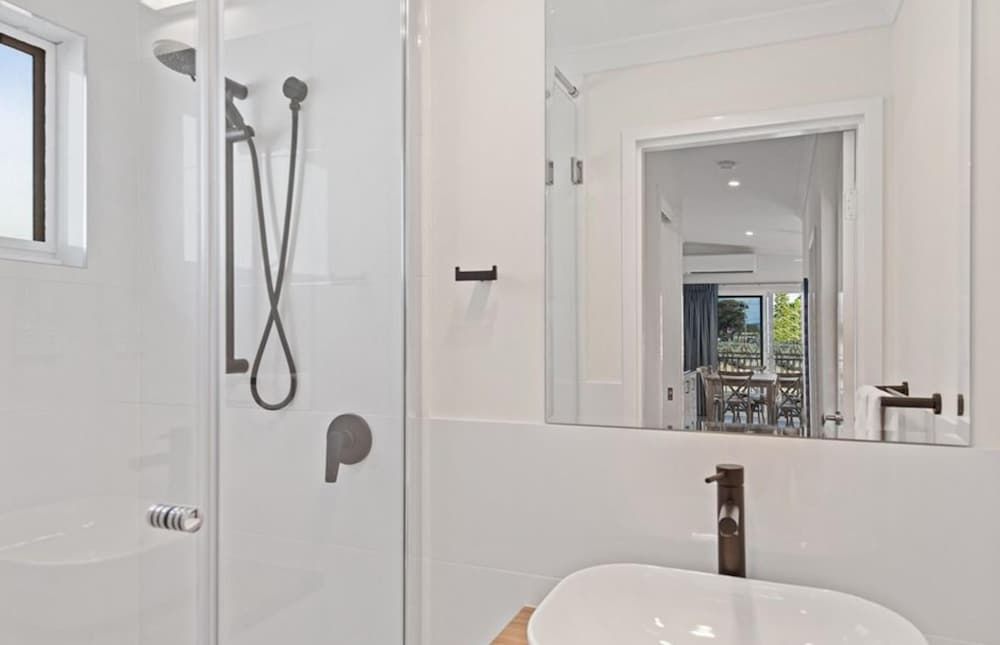 Discovery Parks - Swan Valley Deluxe 2 Bedroom Cabin - Sleeps 5 4