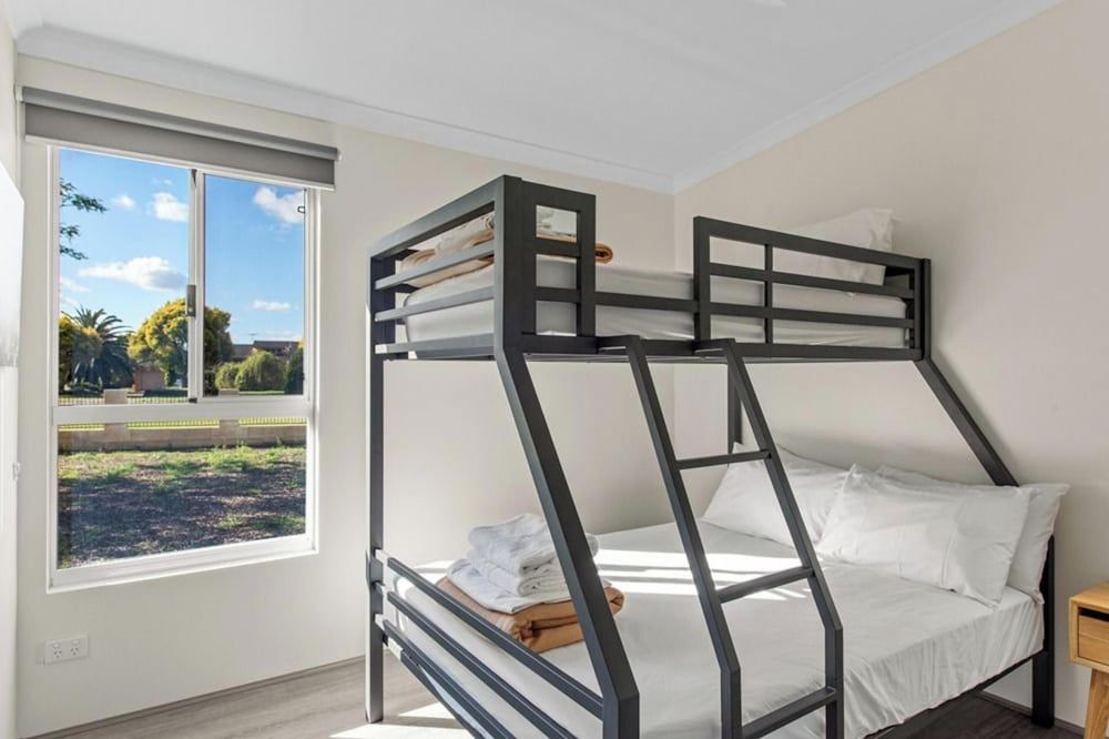 Discovery Parks - Swan Valley Deluxe 2 Bedroom Cabin - Sleeps 5 2