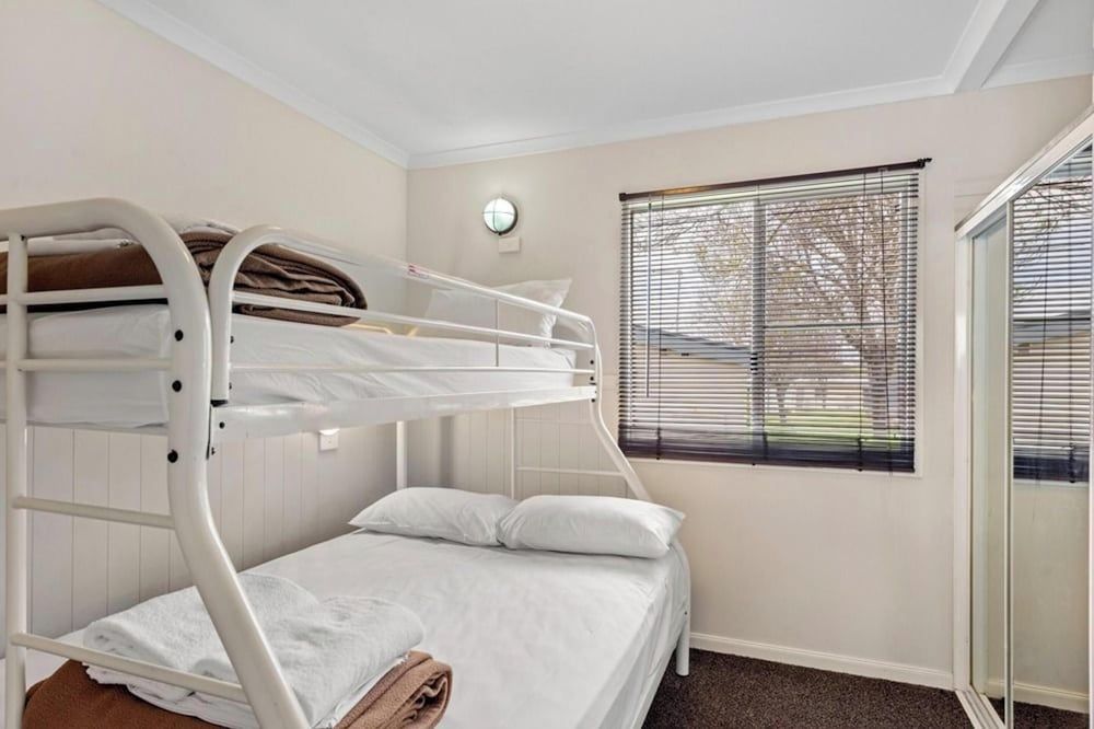 Discovery Parks - Swan Valley Standard 2 Bedroom Cabin 2