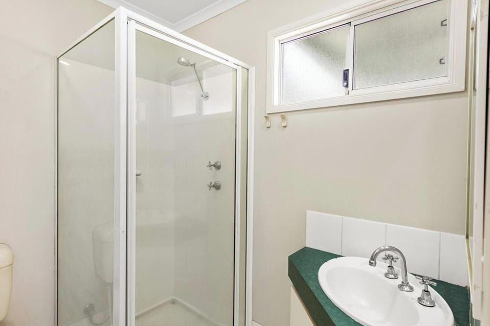Discovery Parks - Swan Valley Standard 2 Bedroom Cabin 4