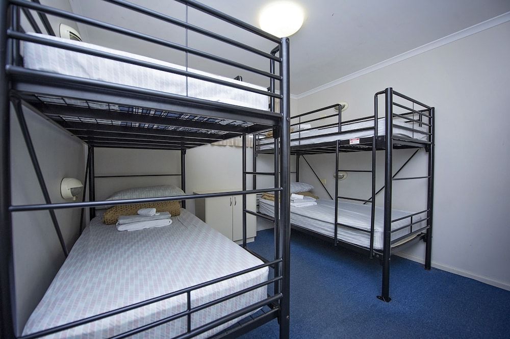 Discovery Parks - Woodman Point Superior 2 Bedroom Cabin - Sleeps 6